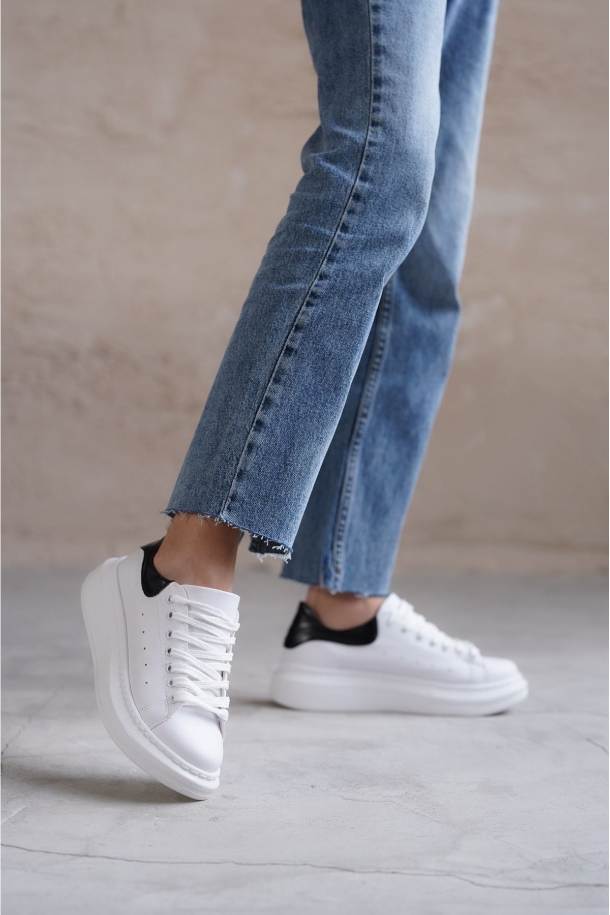 Kadın Bloom Bağcıklı Spor Ayakkabı - Beyaz-Siyah