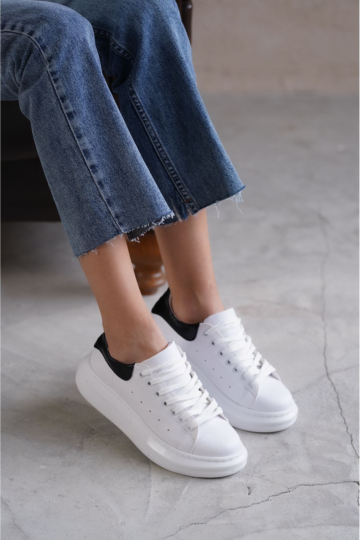 Kadın Bloom Bağcıklı Spor Ayakkabı - Beyaz-Siyah