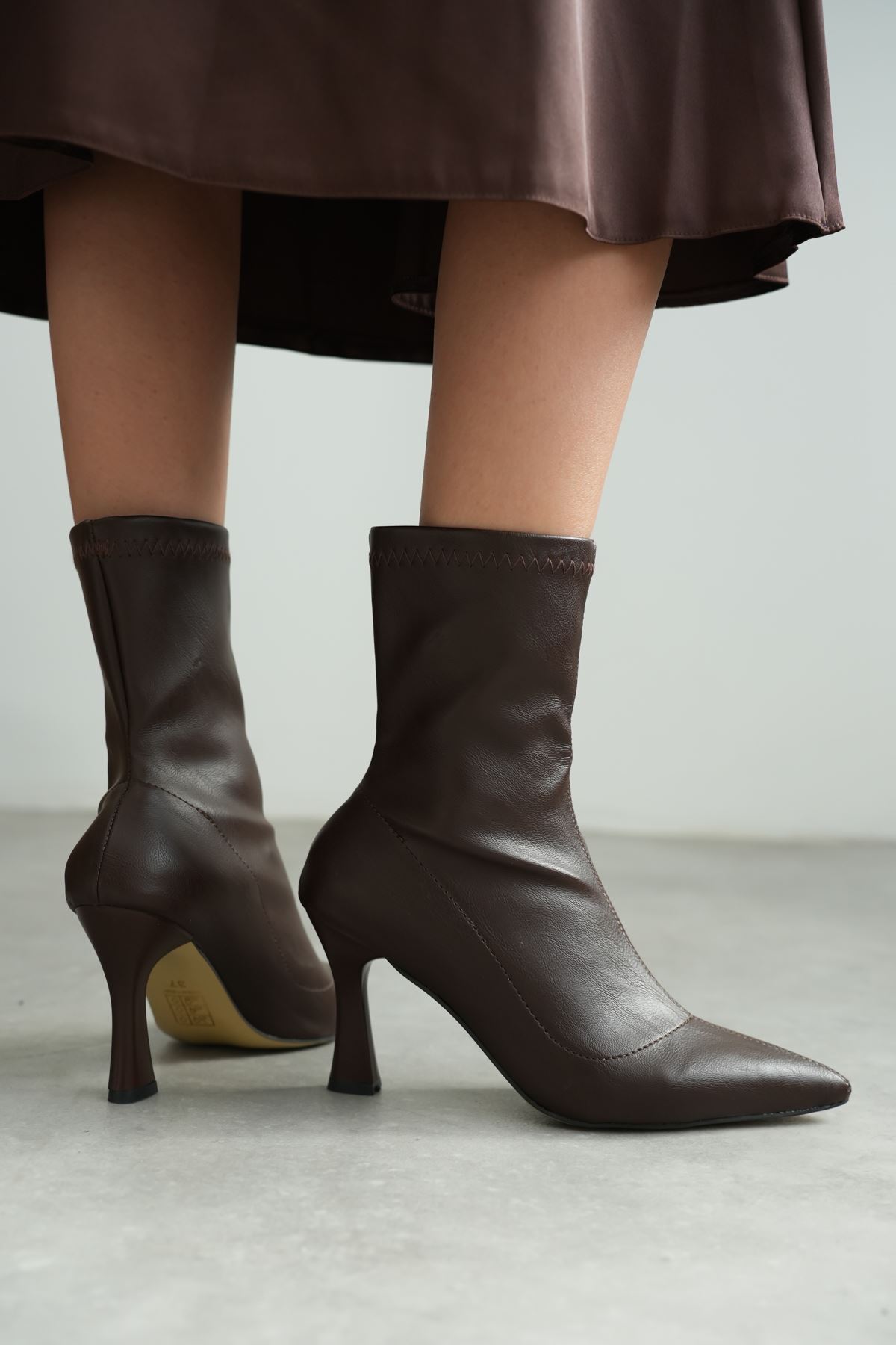 Kadın Lopez Streç Malzeme Sivri Burun Topuklu Bot - Kahve-Deri