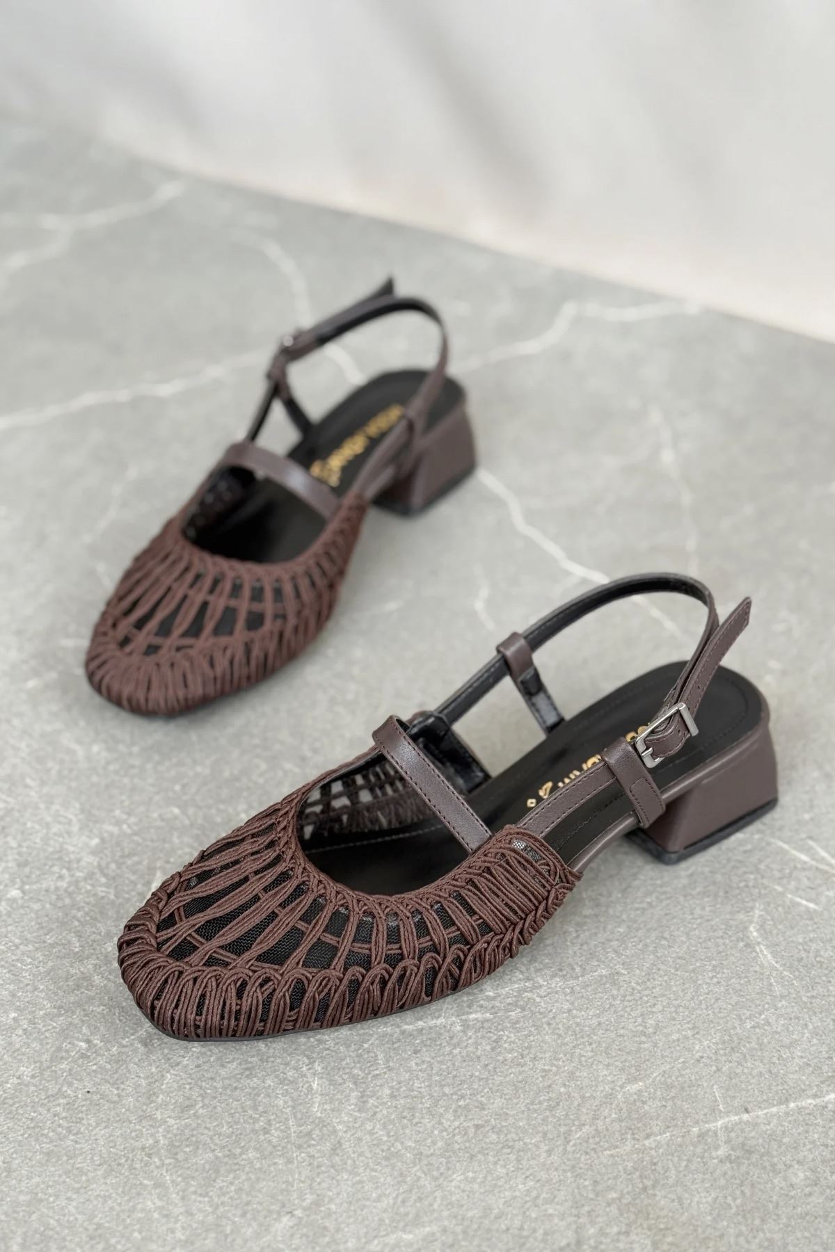 Kadın Cerny Kısa Topuklu Örgülü Ayakkabı - Kahve