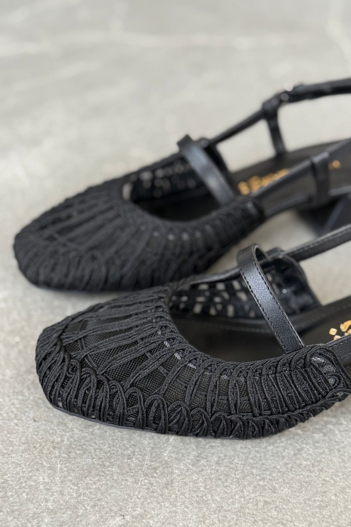 Kadın Cerny Kısa Topuklu Örgülü Ayakkabı - Siyah