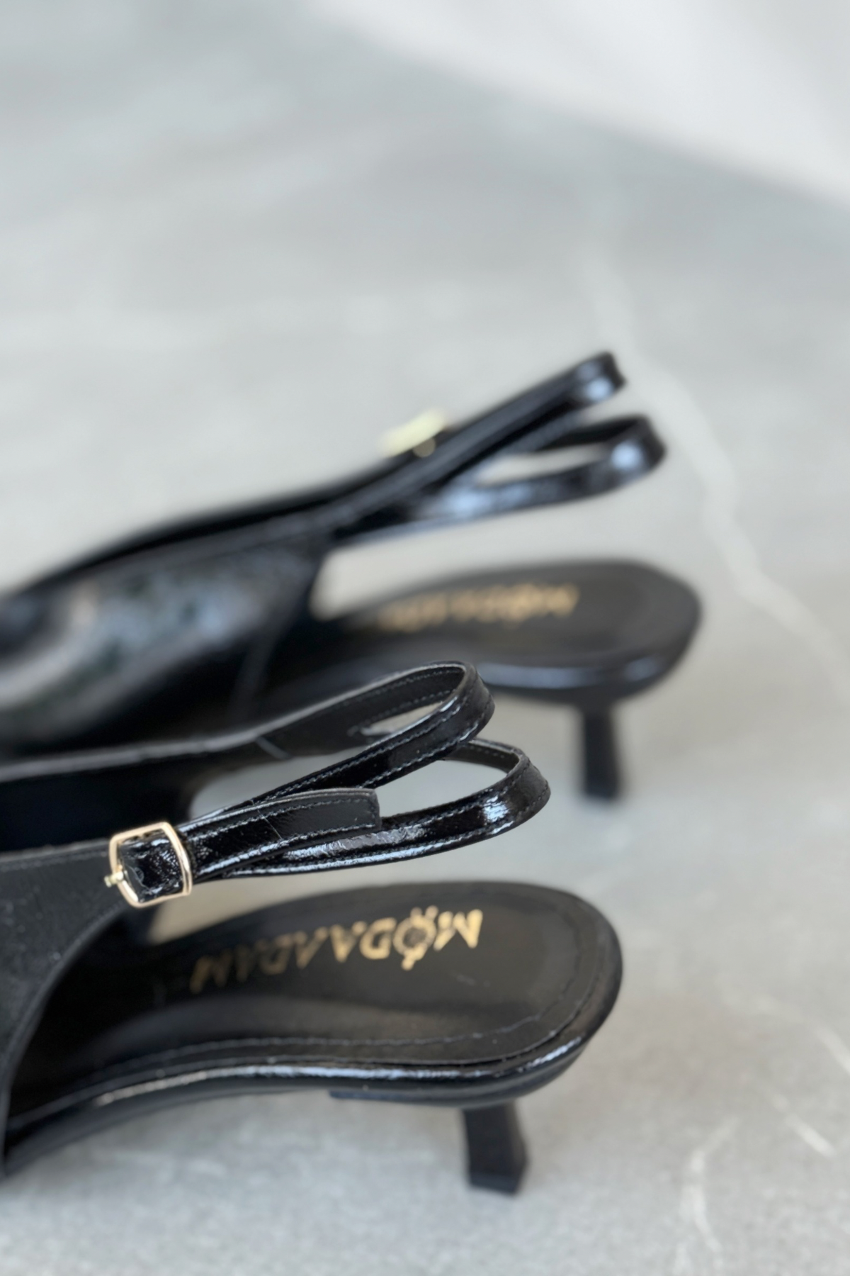 Kadın Runva İnce Kısa Topuklu Ayakkabı - siyah-rugan