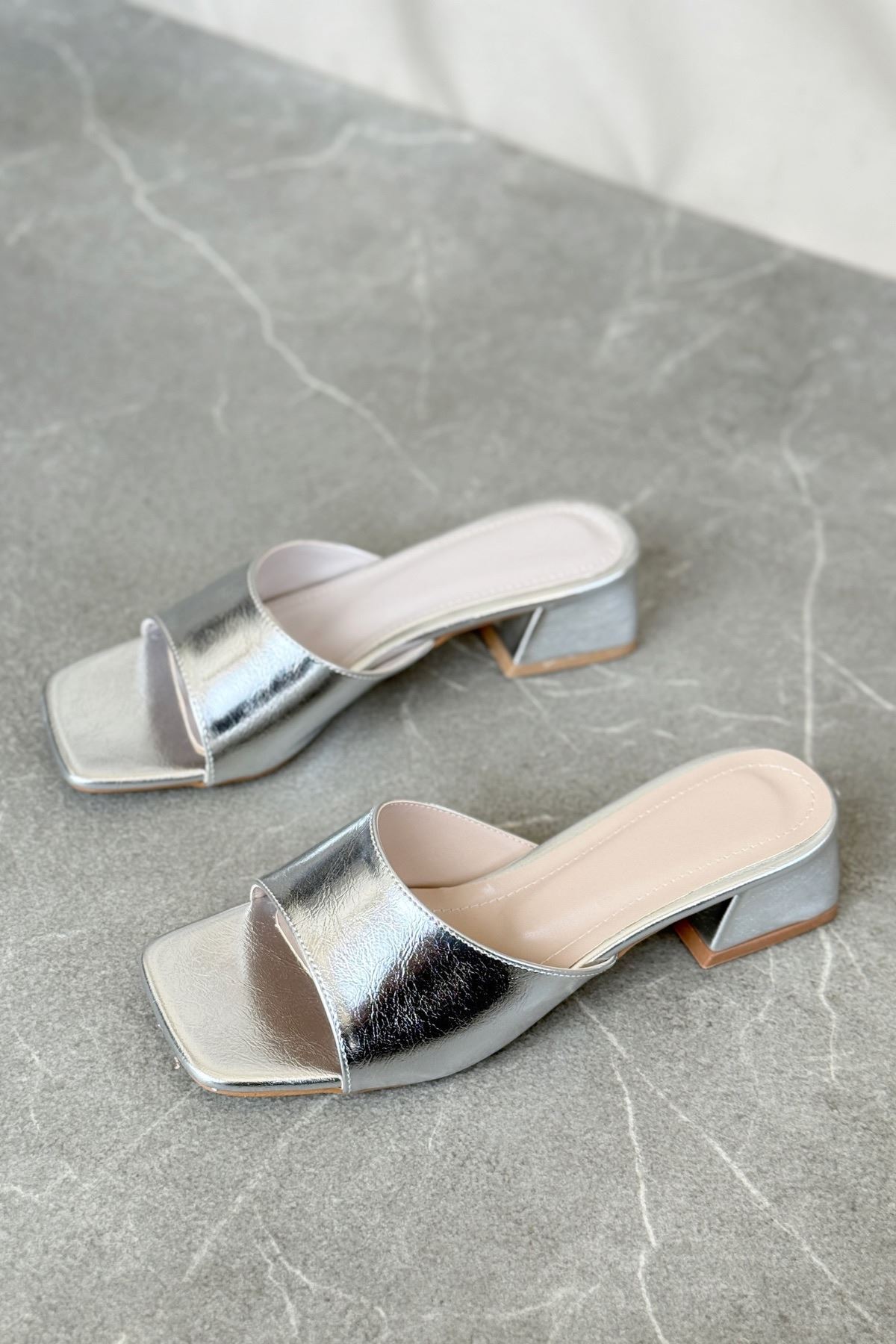 Kadın Vinor Kısa Topuklu Terlik - Gümüş