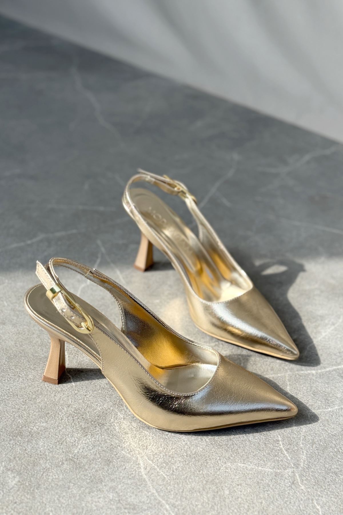 Kadın Ovis Sivri Topuklu Ayakkabı - Altın