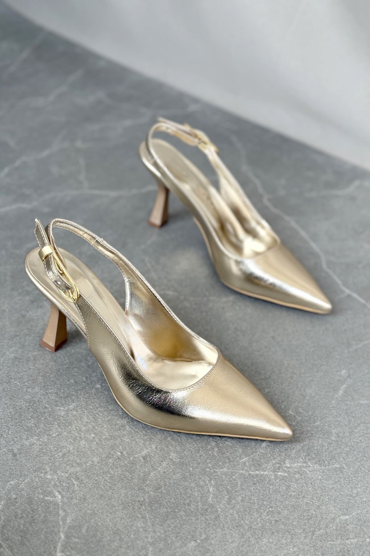 Kadın Ovis Sivri Topuklu Ayakkabı - Altın