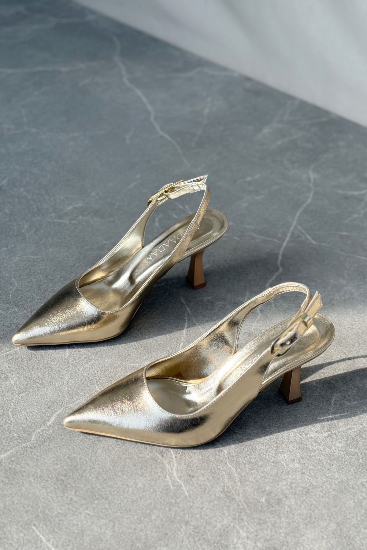 Kadın Ovis Sivri Topuklu Ayakkabı - Altın