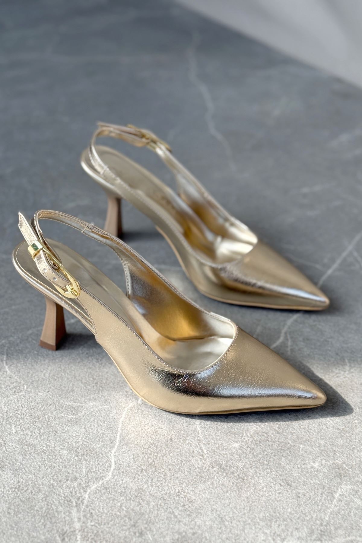 Kadın Ovis Sivri Topuklu Ayakkabı - Altın