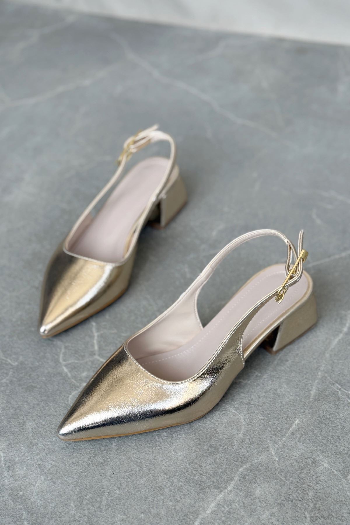 Kadın Mely Tokalı Kısa Topuklu Ayakkabı - Altın