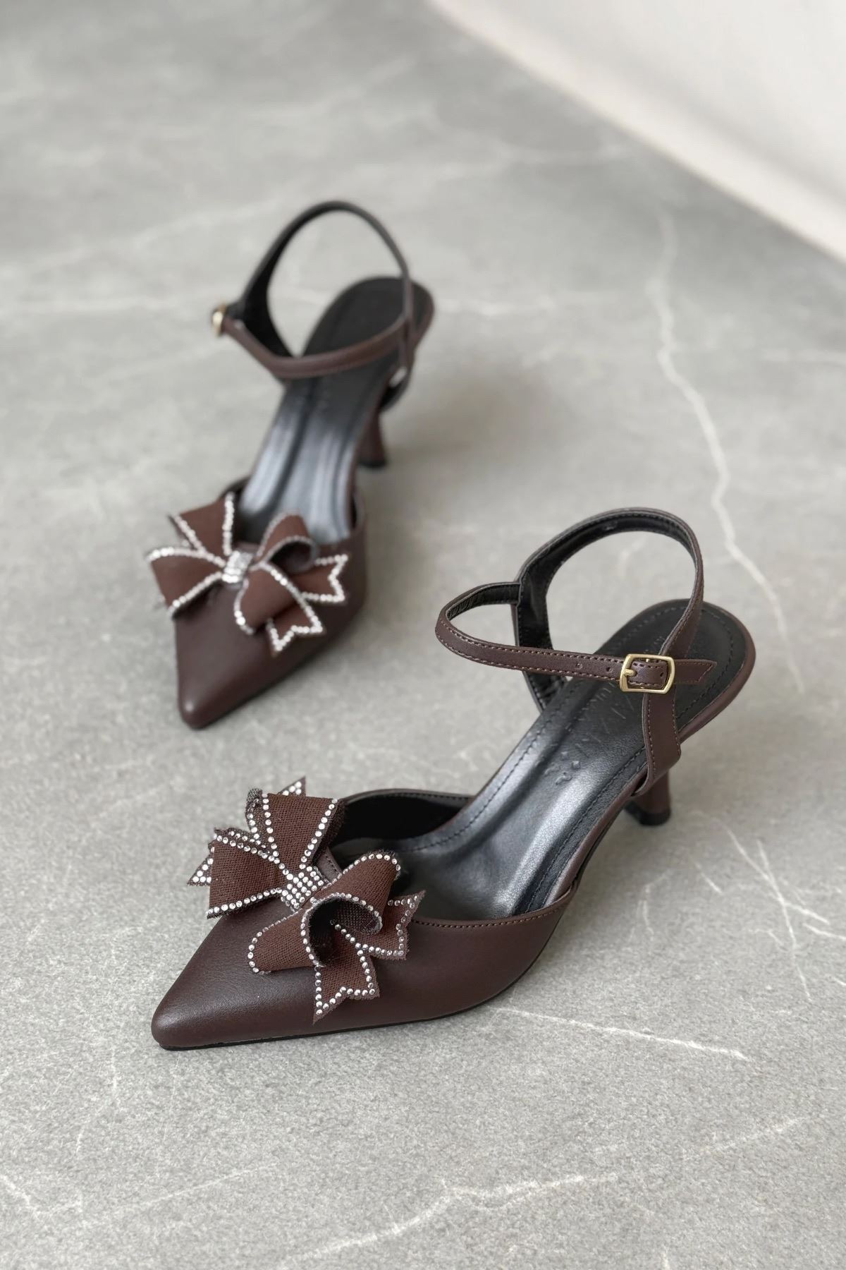 Kadın Godes Papyonlu İnce Topuklu Ayakkabı - Kahve-Deri