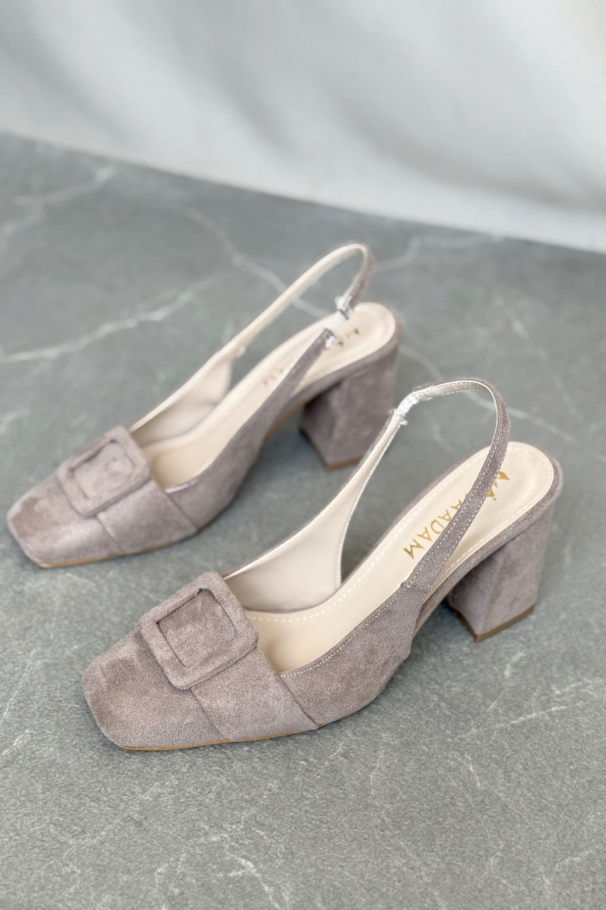 Kadın Jine  Köşe Burun Kare Toka Topuklu Ayakkabı - Vizon