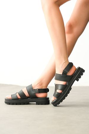 Kadın Boston Tokalı Kalın Tabanlı  Sandalet - siyah-deri