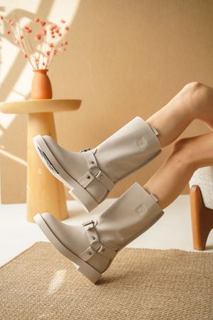 Kadın Esley Düz Tabanlı Tokalı Bot - Ten Deri