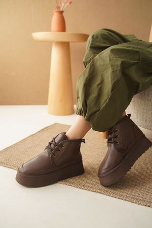 Kadın Pastor Kürklü Kısa Bot - Kahve